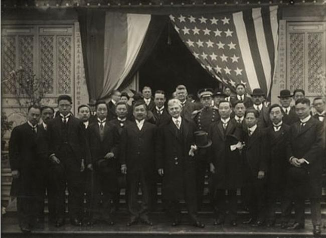 陈琪与巴拿马赛会副主席合影